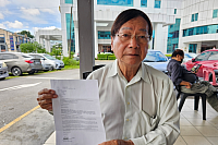 Lim shows a copy of the official letter submitted to Tiong.